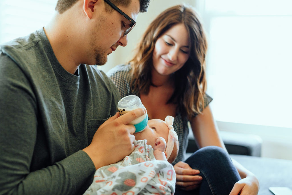 When Do Babies Hold Their Own Bottle? Average Age and More