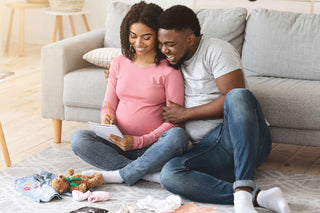 pregnant-couple-new-parents-planning
