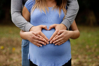 pregnant-couple-heart-shaped-hands